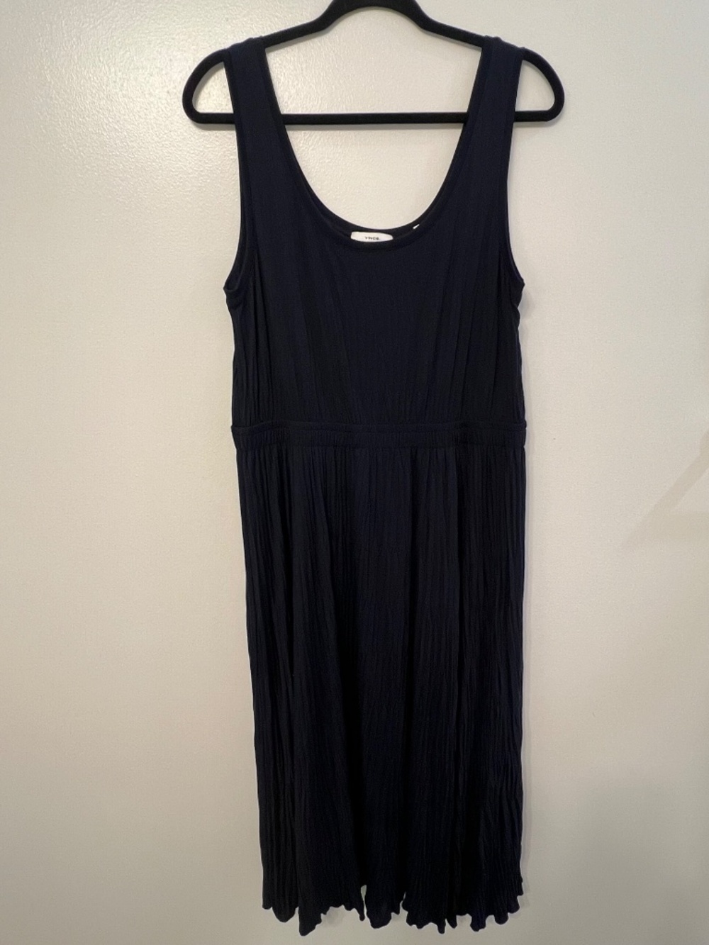 Vince Pleated Scoop Neck Midi Dress - Navy - L NWOT - Picture 2 of 6